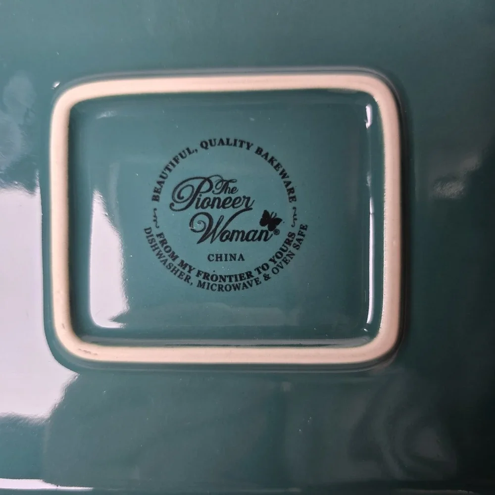 Pioneer Woman Baking Dish. Timeless Floral Green Scalloped Edge  12